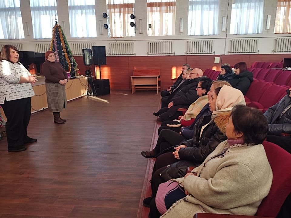 По поручению Главы ДНР Дениса Пушилина, 20 января, спикер-активист Татьяна Синяговская совместно с депутатом Народного Совета Натальей Бурцевой провели встречу с трудовым коллективом Муниципального бюджетного учреждения... По поручению Главы ДНР Дениса Пушилина, 20 января, спикер-активист Татьяна Синяговская совместно с депутатом Народного Совета Натальей Бурцевой провели встречу с трудовым коллективом Муниципального бюджетного учреждения...