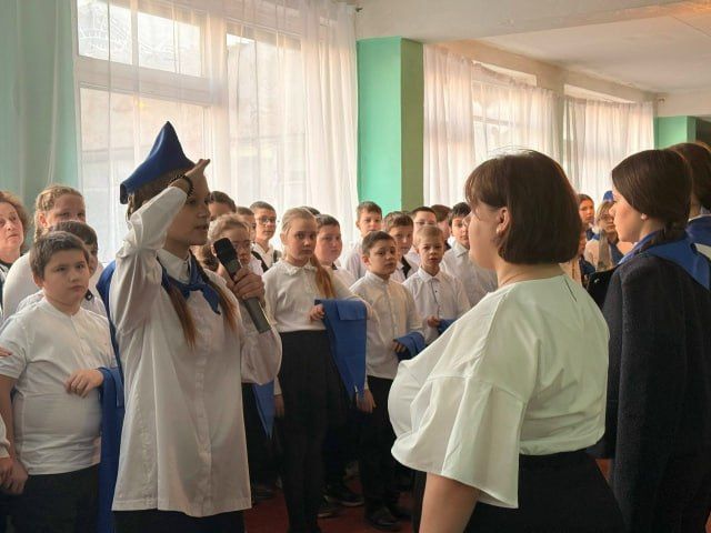 21 января 2026 года в ГБОУ "СШ № 72 Г.О. МАКЕЕВКА" состоялось значимое событие для пионерской организации "Новое поколение" – торжественный сбор, на котором ряды дружины пополнились пятиклассниками 21 января 2026 года в ГБОУ "СШ № 72 Г.О. МАКЕЕВКА" состоялось значимое событие для пионерской организации "Новое поколение" – торжественный сбор, на котором ряды дружины пополнились пятиклассниками