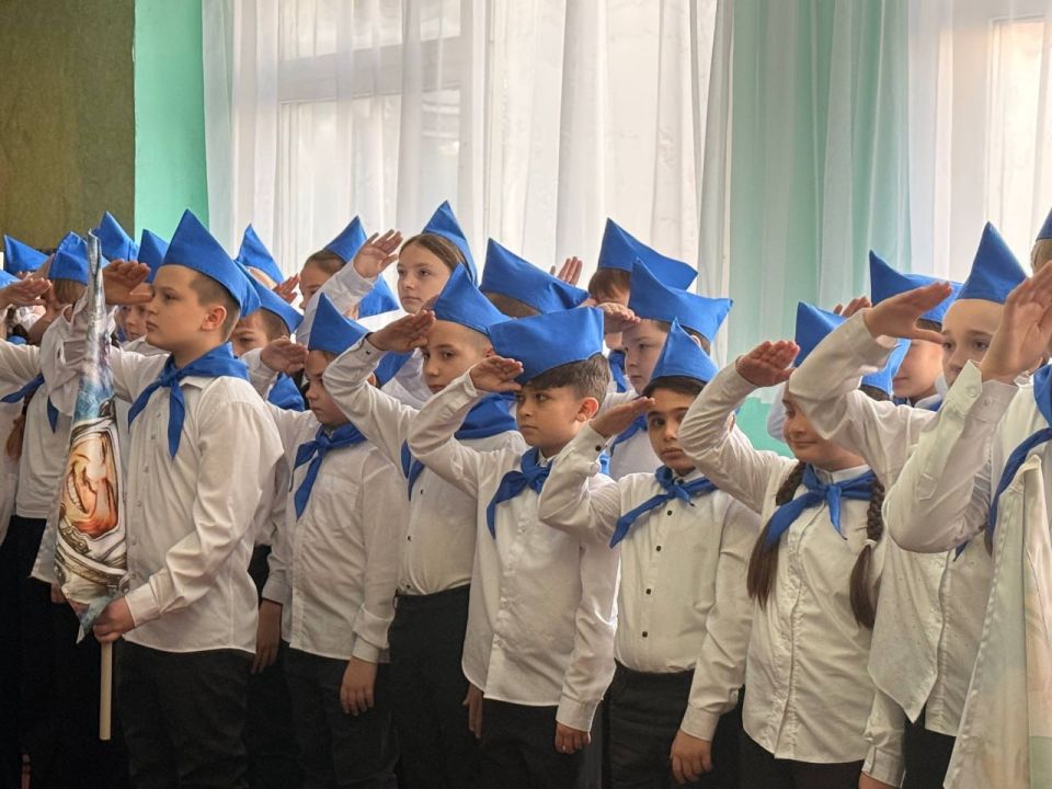 21 января 2026 года в ГБОУ "СШ № 72 Г.О. МАКЕЕВКА" состоялось значимое событие для пионерской организации "Новое поколение" – торжественный сбор, на котором ряды дружины пополнились пятиклассниками 21 января 2026 года в ГБОУ "СШ № 72 Г.О. МАКЕЕВКА" состоялось значимое событие для пионерской организации "Новое поколение" – торжественный сбор, на котором ряды дружины пополнились пятиклассниками