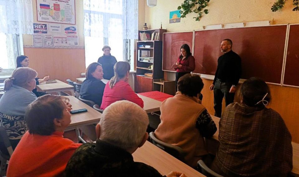 22 января заместитель руководителя Управы Советского внутригородского района Надежда Прокапович провела встречу с жителями жилого массива Авторемзавод (улица Театральная, дом № 1) 22 января заместитель руководителя Управы Советского внутригородского района Надежда Прокапович провела встречу с жителями жилого массива Авторемзавод (улица Театральная, дом № 1)