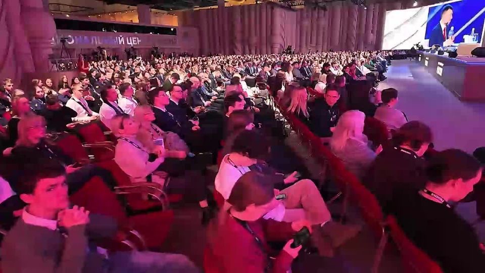 Денис Пушилин: Нашим опытом восстановления Республики в условиях преодоления сложных ситуаций поделился с молодыми российскими госслужащими