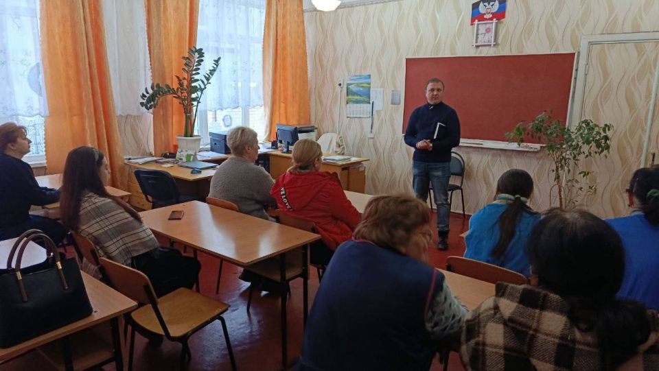 22 января депутат Макеевского городского совета Донецкой Народной Республики первого созыва Андрей Зотеевпровел встречу с жителями по улице Гаврилова, дом 20А