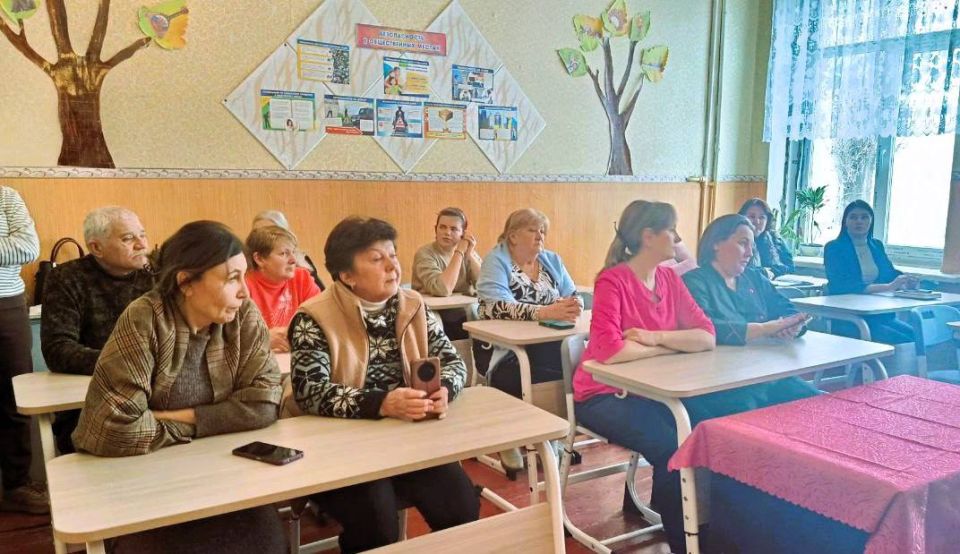 22 января заместитель руководителя Управы Советского внутригородского района Надежда Прокапович провела встречу с жителями жилого массива Авторемзавод (улица Театральная, дом № 1) 22 января заместитель руководителя Управы Советского внутригородского района Надежда Прокапович провела встречу с жителями жилого массива Авторемзавод (улица Театральная, дом № 1)