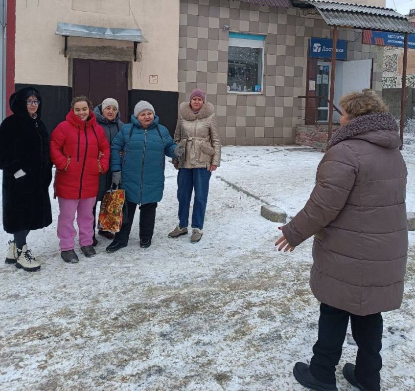 22 января заместитель руководителя Управы Советского внутригородского района Надежда Прокапович провела встречу с жителями жилого массива Авторемзавод (улица Театральная, дом № 1) 22 января заместитель руководителя Управы Советского внутригородского района Надежда Прокапович провела встречу с жителями жилого массива Авторемзавод (улица Театральная, дом № 1)