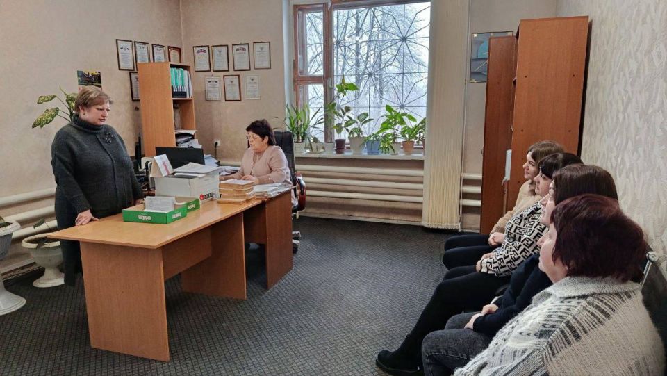 22 января заместитель руководителя Управы Советского внутригородского района Администрации городского округа Макеевка Надежда Прокапович провела встречу с трудовым коллективом Советского отдела записи актов гражданского... 22 января заместитель руководителя Управы Советского внутригородского района Администрации городского округа Макеевка Надежда Прокапович провела встречу с трудовым коллективом Советского отдела записи актов гражданского...