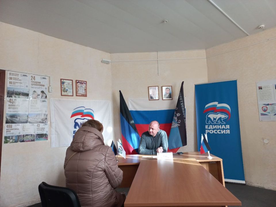 Сегодня, 28 января, депутат Народного Совета Донецкой Народной Республики фракции Единой России Игорь Матрус провел прием граждан в общественной приемной партии «Единая Россия» Советского внутригородского района городского...