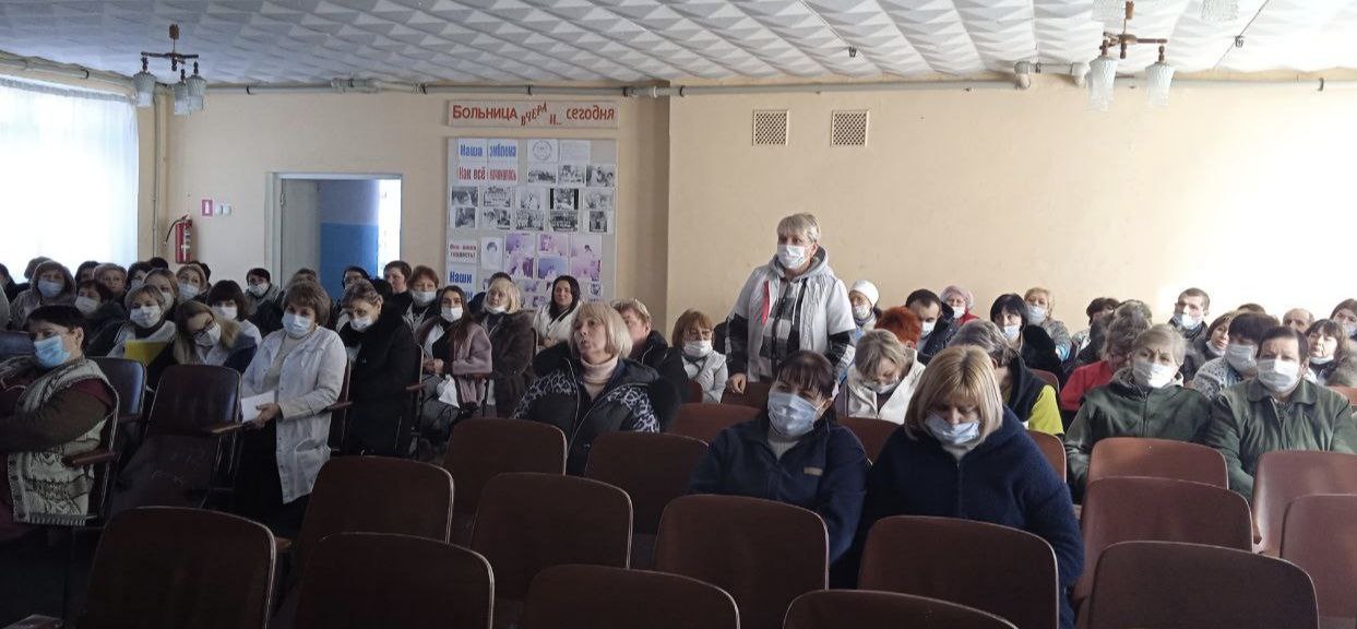 Валентина Харлашка: Сегодня, провела встречу с населением на подведомственной территории по адресу: г. Макеевка, ул. Энгельса, 1 Валентина Харлашка: Сегодня, провела встречу с населением на подведомственной территории по адресу: г. Макеевка, ул. Энгельса, 1