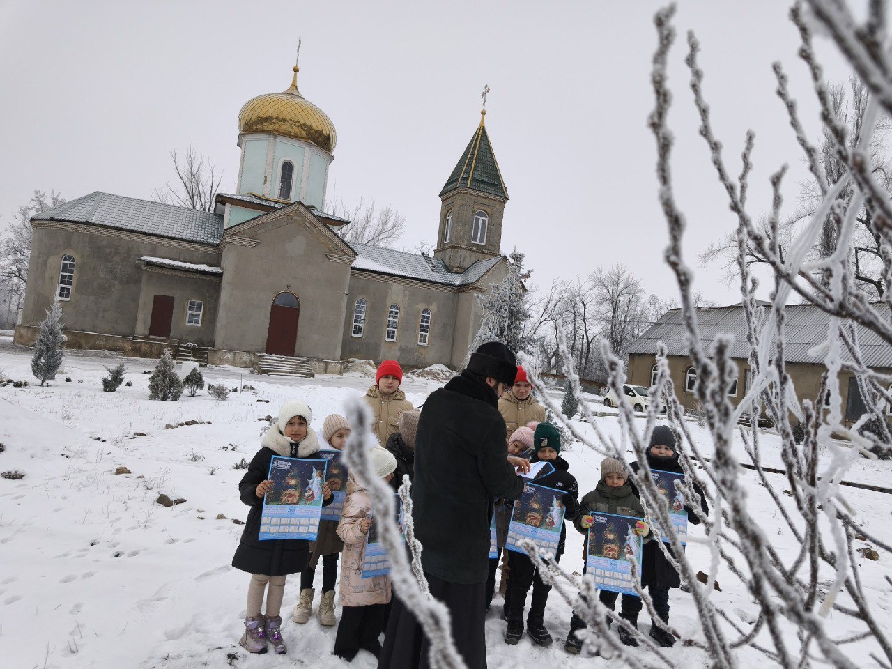 Юнармейцы Г. О. Макеевка ВПК "Юность-12" Ревякин Дмитрий и Гуденов Андрей с обучающимися 1-А класса посетили храм Рождества Христова Юнармейцы Г. О. Макеевка ВПК "Юность-12" Ревякин Дмитрий и Гуденов Андрей с обучающимися 1-А класса посетили храм Рождества Христова