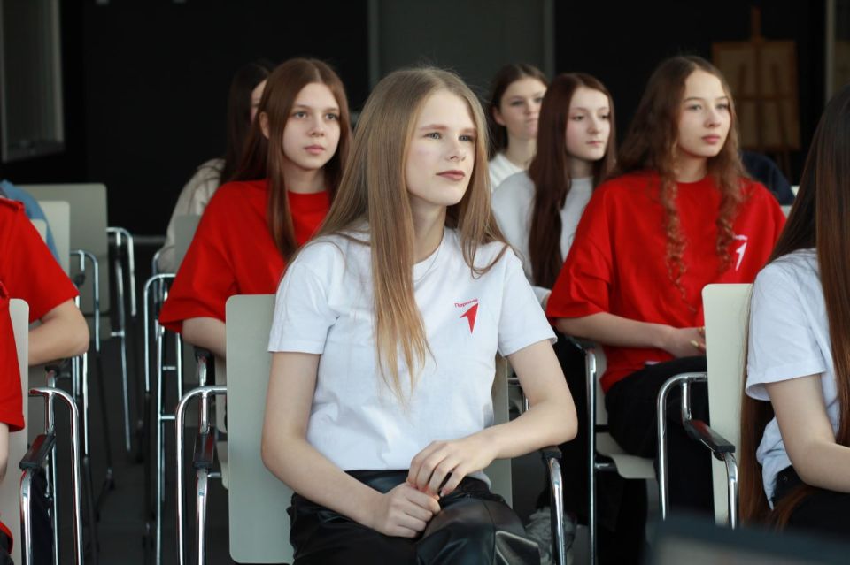 28 января 2026 года Музей СВО в Ханты-Мансийске организовал онлайн-встречу, объединившую учащихся школы № 9 Ханты-Мансийска и школы № 50 Макеевки 28 января 2026 года Музей СВО в Ханты-Мансийске организовал онлайн-встречу, объединившую учащихся школы № 9 Ханты-Мансийска и школы № 50 Макеевки