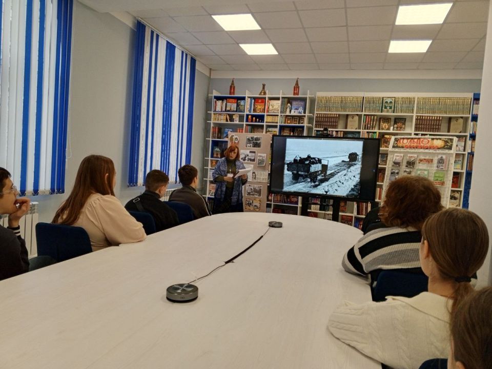 27 января учащиеся общеобразовательных организаций городского округа Макеевка приняли участие в мероприятиях, чтобы почтить память жертв двух значимых исторических событий: полного снятия блокады Ленинграда и Международного... 27 января учащиеся общеобразовательных организаций городского округа Макеевка приняли участие в мероприятиях, чтобы почтить память жертв двух значимых исторических событий: полного снятия блокады Ленинграда и Международного...