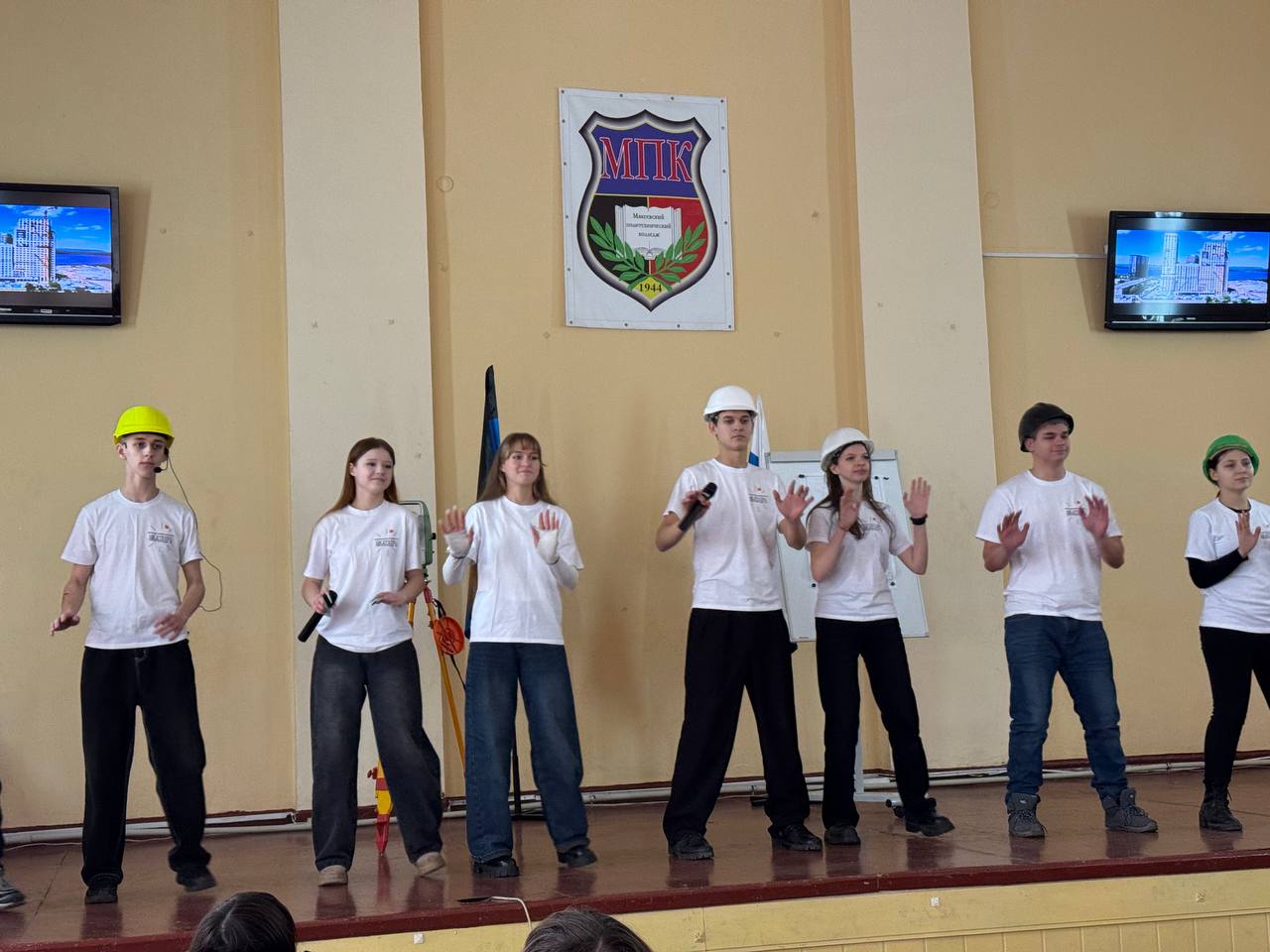 «Профессиональный компас» указал школьникам путь в мир строительства