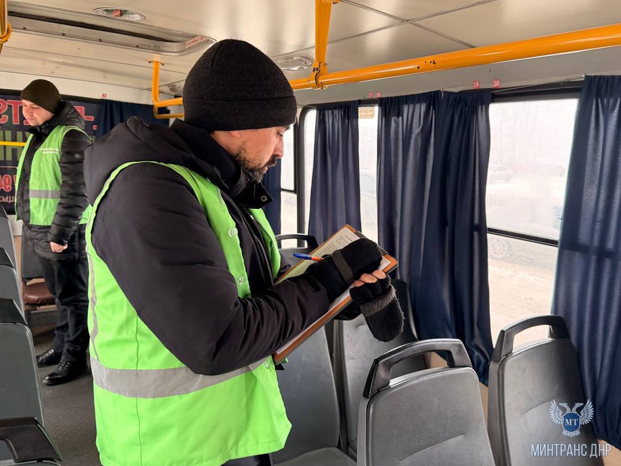 Сотрудники регионального Минтранса совместно с контрольно-диспетчерской службой ГУП ДНР «Автовокзалы Донбасса» провели мониторинг работы межмуниципальных маршрутов, отправлением с АС "Южный" г.Донецка и АС "Харцызск" Сотрудники регионального Минтранса совместно с контрольно-диспетчерской службой ГУП ДНР «Автовокзалы Донбасса» провели мониторинг работы межмуниципальных маршрутов, отправлением с АС "Южный" г.Донецка и АС "Харцызск"