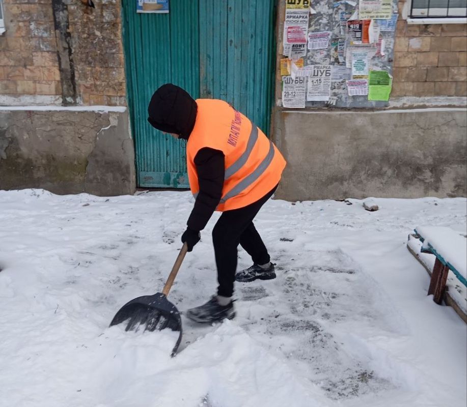 3 февраля, силами Макеевского филиала НКО «Единый региональный фонд по управлению многоквартирными домами на территории Донецкой Народной Республики» проводятся работы по очистки от снега внутриквартальных территорий жилых...