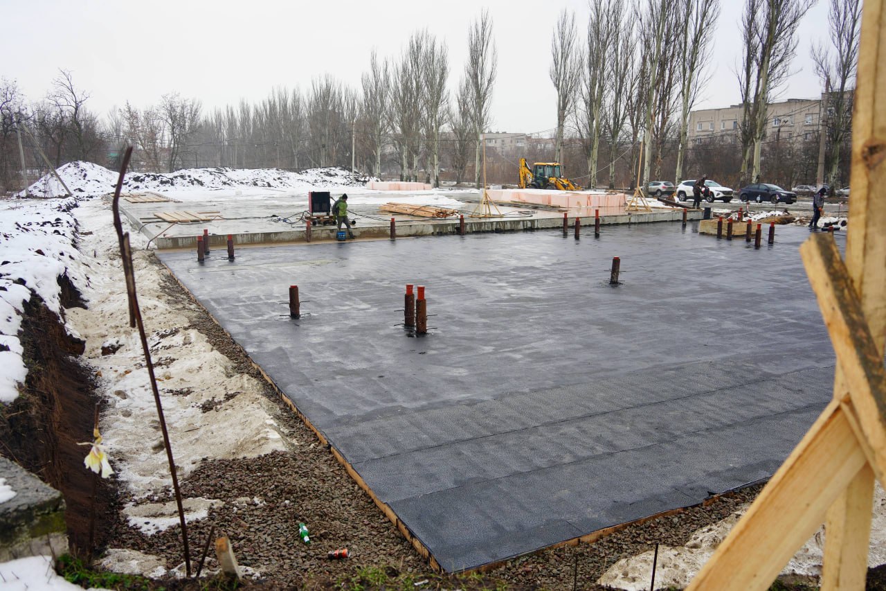 Строительство нового спортивного зала в Красногвардейском районе Макеевки планируют завершить в августе текущего года Строительство нового спортивного зала в Красногвардейском районе Макеевки планируют завершить в августе текущего года