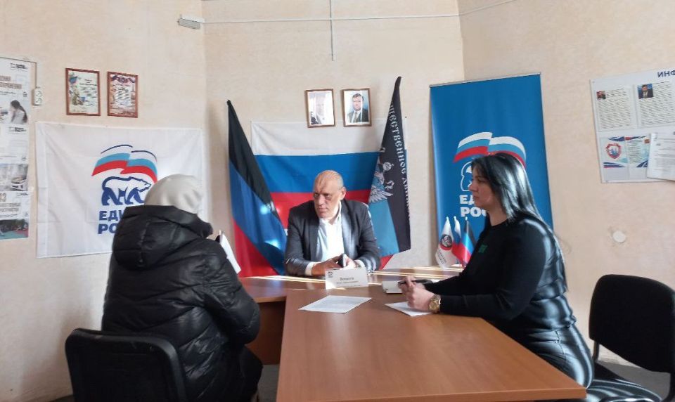 Сегодня, 3 февраля, депутат Макеевского городского совета Донецкой Народной Республики первого созыва Олег Венжега провел встречу с трудовым коллективом Основной школы № 80 городского округа Макеевка Сегодня, 3 февраля, депутат Макеевского городского совета Донецкой Народной Республики первого созыва Олег Венжега провел встречу с трудовым коллективом Основной школы № 80 городского округа Макеевка