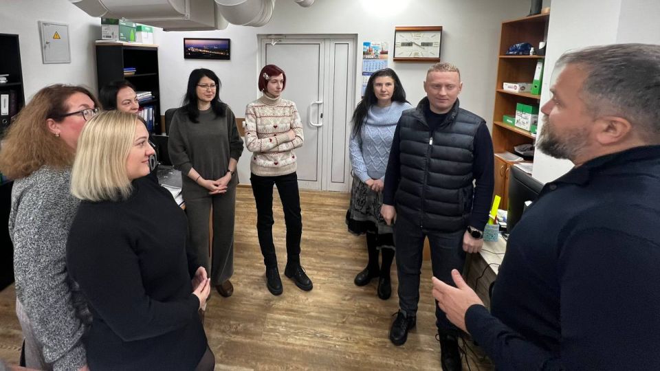 �������, 4 �������, � ������ ��������� ����� ���������� ������ ��������, ������� ����������� ���������� ������ �������� ������� ������ ������� �� ������: �. ��������, ��. 250-����� ��������, 74