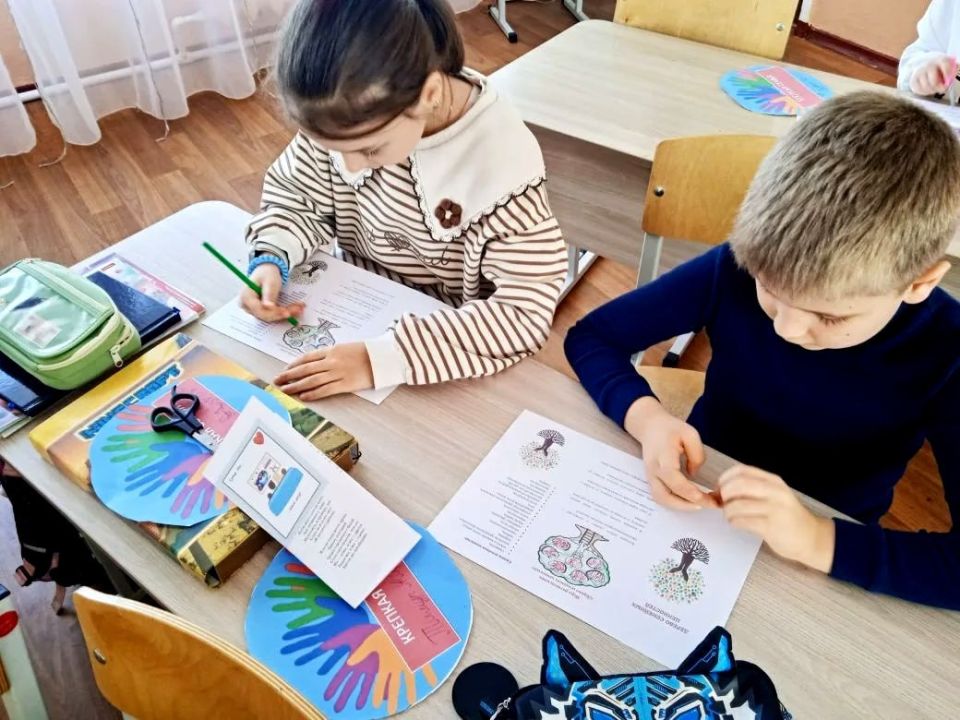 Учащиеся 1-А класса ГБОУ «СШ № 93 Г.О. МАКЕЕВКА» погрузились в захватывающий проект «Мир возможностей» Учащиеся 1-А класса ГБОУ «СШ № 93 Г.О. МАКЕЕВКА» погрузились в захватывающий проект «Мир возможностей»