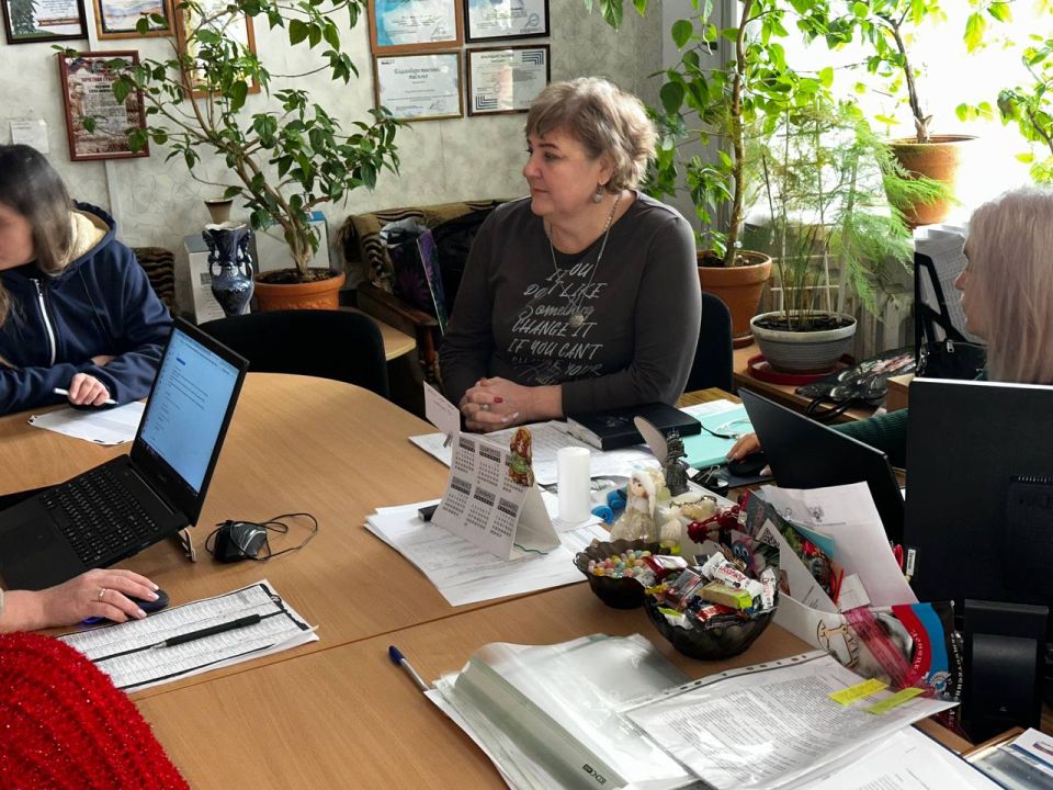 Сегодня, 5 февраля, в рамках поручения Главы ДНР Дениса Пушилина, заместитель руководителя Управы Центрально-Городского внутригородского района Лариса Онищенко провела встречу с трудовым коллективом Методического центра... Сегодня, 5 февраля, в рамках поручения Главы ДНР Дениса Пушилина, заместитель руководителя Управы Центрально-Городского внутригородского района Лариса Онищенко провела встречу с трудовым коллективом Методического центра...