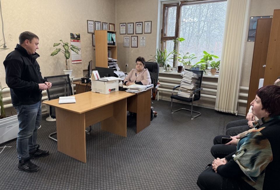 5 февраля депутат Макеевского городского совета Донецкой Народной Республики первого созыва Андрей Зотеев провел встречу с трудовым коллективом Советского отдела записи актов гражданского состояния Министерства юстиции ДНР