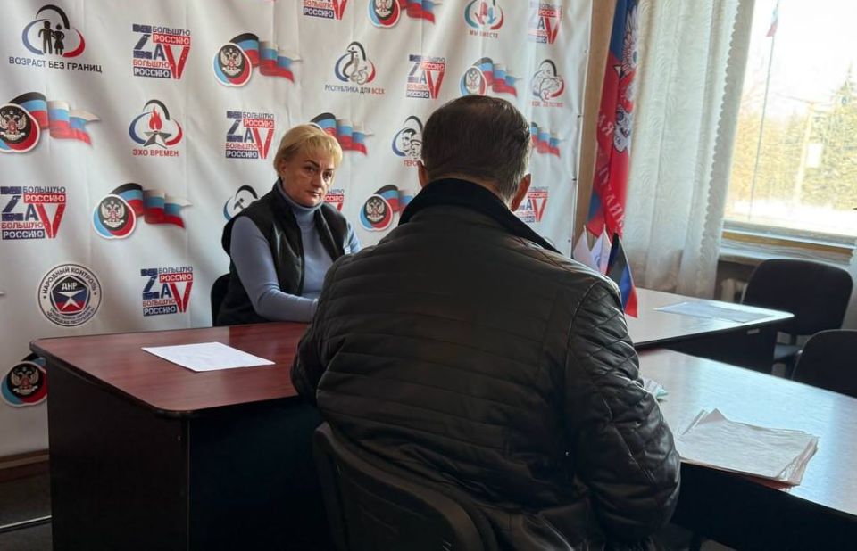Юлия Крюкова провела прием граждан в Горняцком районе Макеевки Юлия Крюкова провела прием граждан в Горняцком районе Макеевки