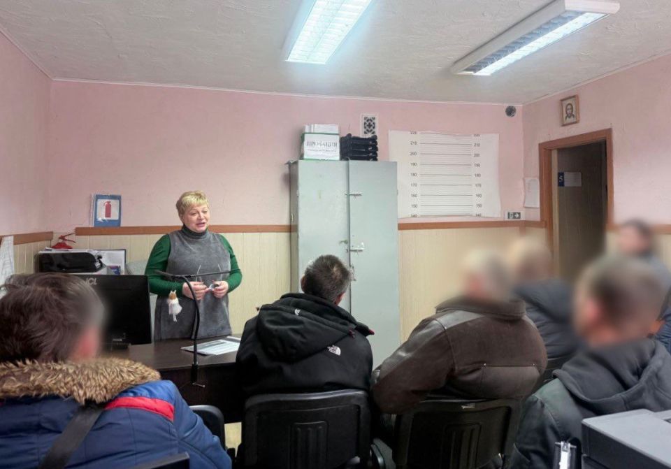 Сотрудники ИК-2 и ИК-10 совместно с сотрудниками полиции провели профилактические беседы с осужденными Сотрудники ИК-2 и ИК-10 совместно с сотрудниками полиции провели профилактические беседы с осужденными