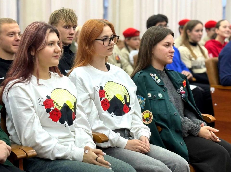 Яркие фестивали, новые образовательные проекты и волонтерство: Что ждет молодежь Макеевки в 2026 году Яркие фестивали, новые образовательные проекты и волонтерство: Что ждет молодежь Макеевки в 2026 году