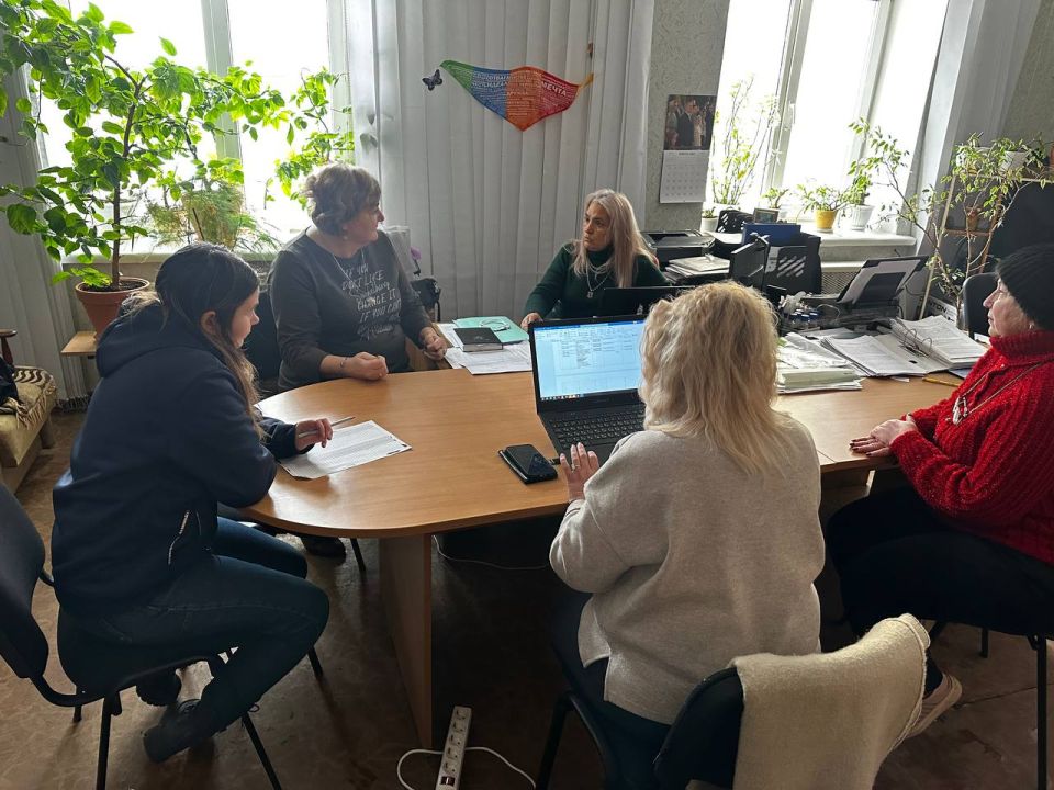 Сегодня, 5 февраля, в рамках поручения Главы ДНР Дениса Пушилина, заместитель руководителя Управы Центрально-Городского внутригородского района Лариса Онищенко провела встречу с трудовым коллективом Методического центра...