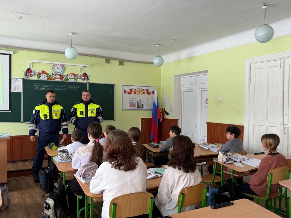 Полицейские ведут профилактическую работу Полицейские ведут профилактическую работу