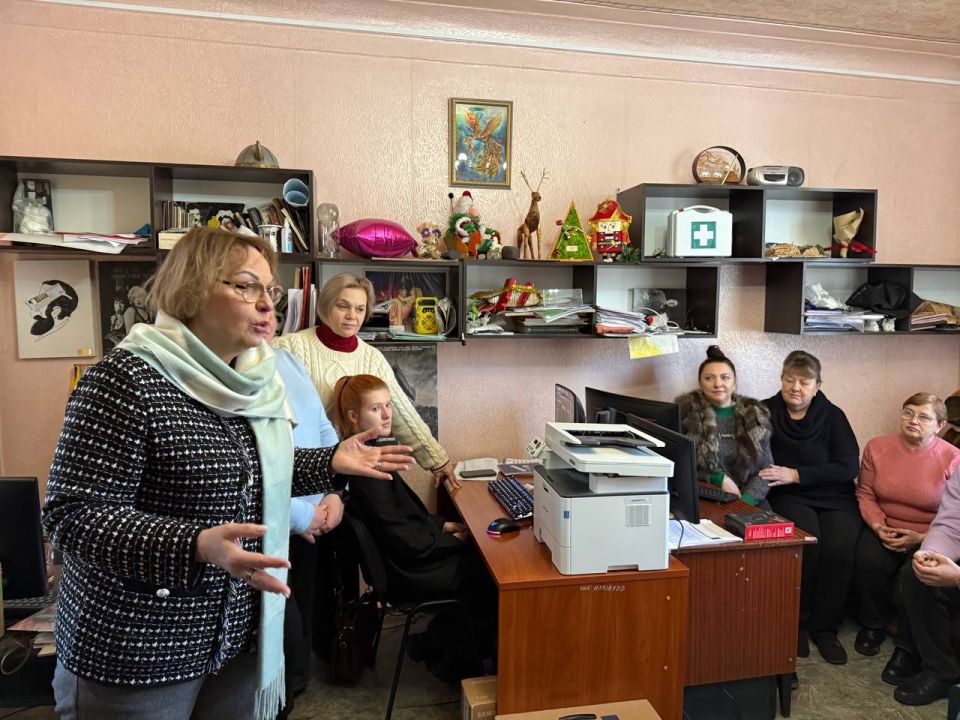 Сегодня, 10 февраля, депутат Макеевского городского совета Татьяна Репунова провела встречу с коллективом ГБУ ДНР «Донецкий Республиканский академический молодежный театр», в рамках поручения Главы ДНР Дениса Пушилина Сегодня, 10 февраля, депутат Макеевского городского совета Татьяна Репунова провела встречу с коллективом ГБУ ДНР «Донецкий Республиканский академический молодежный театр», в рамках поручения Главы ДНР Дениса Пушилина