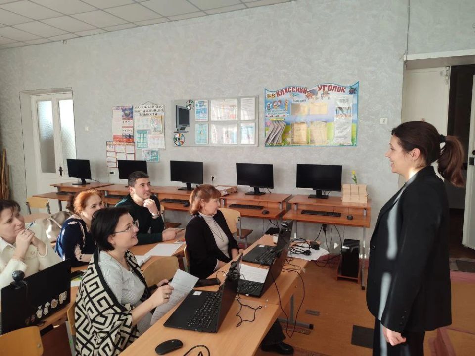 Сегодня, 10 февраля, в рамках поручения Главы ДНР Дениса Пушилина, заместитель руководителя Управы Центрально-Городского внутригородского района Лариса Онищенко провела встречу с трудовым коллективом ГБПОУ «Макеевский... Сегодня, 10 февраля, в рамках поручения Главы ДНР Дениса Пушилина, заместитель руководителя Управы Центрально-Городского внутригородского района Лариса Онищенко провела встречу с трудовым коллективом ГБПОУ «Макеевский...