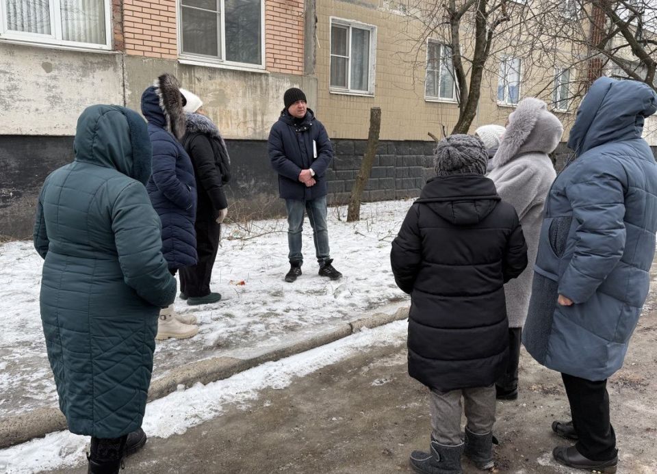 По поручению Главы ДНР Дениса Пушилина под эгидой Единой России проводятся встречи с населением для выявления проблемных вопросов на подведомственной территории По поручению Главы ДНР Дениса Пушилина под эгидой Единой России проводятся встречи с населением для выявления проблемных вопросов на подведомственной территории
