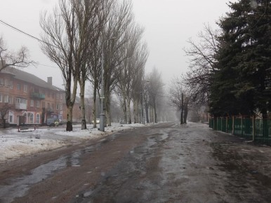 Сегодня, 13 февраля, проведены работы по посыпке противогололёдной смесью проезжей части автодороги по ул.Кремлёвской