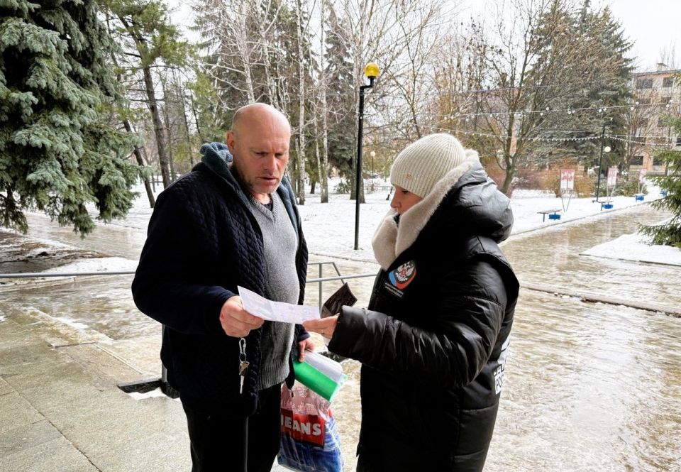 В Советском внутригородском районе городского округа Макеевка состоялась патриотическая акция «Мы память храним» В Советском внутригородском районе городского округа Макеевка состоялась патриотическая акция «Мы память храним»