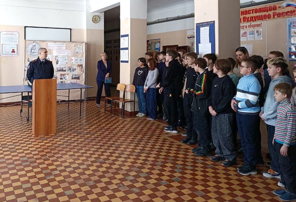 Правоохранители ведут профилактическую работу со школьниками