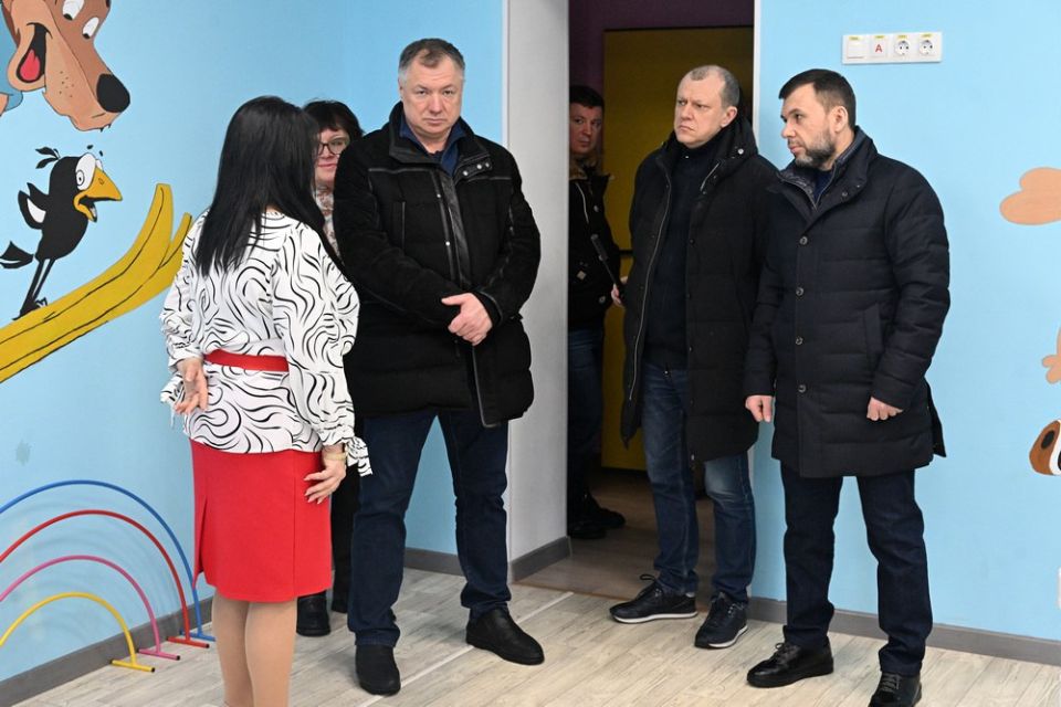 Денис Пушилин: Вместе с Маратом Хуснуллиным проверили после капитального ремонта детский сад «Радуга» в Мариуполе Денис Пушилин: Вместе с Маратом Хуснуллиным проверили после капитального ремонта детский сад «Радуга» в Мариуполе