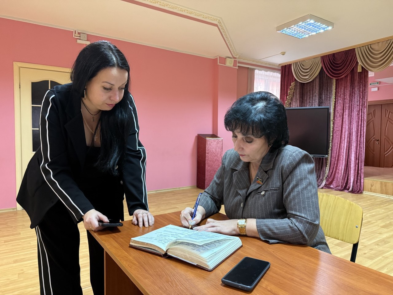 Сегодня, 16 февраля, в Советском внутригородском районе, в рамках поручения Главы ДНР Дениса Пушилина, председатель Макеевского городского совета Валентина Харлашка провела встречу с трудовым коллективом Детской школы... Сегодня, 16 февраля, в Советском внутригородском районе, в рамках поручения Главы ДНР Дениса Пушилина, председатель Макеевского городского совета Валентина Харлашка провела встречу с трудовым коллективом Детской школы...