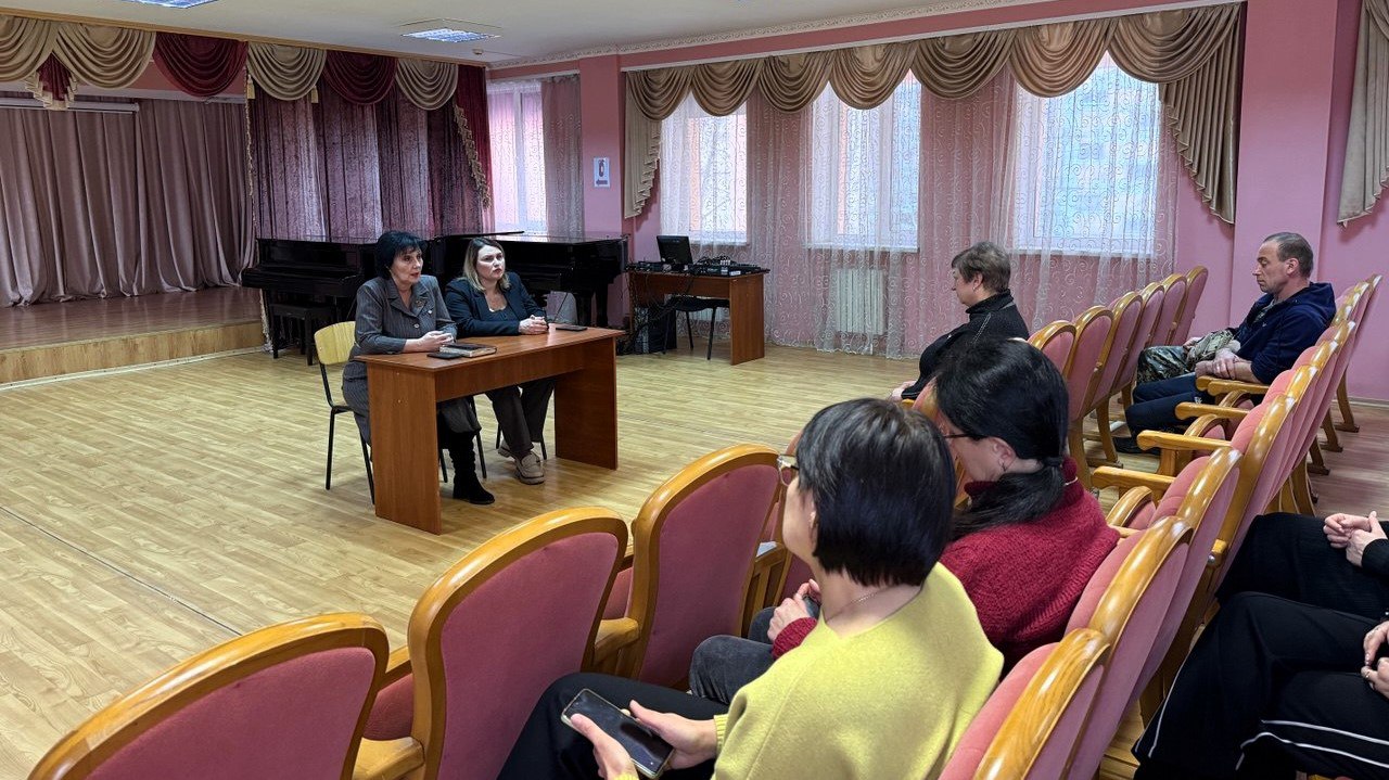 Сегодня, 16 февраля, в Советском внутригородском районе, в рамках поручения Главы ДНР Дениса Пушилина, председатель Макеевского городского совета Валентина Харлашка провела встречу с трудовым коллективом Детской школы... Сегодня, 16 февраля, в Советском внутригородском районе, в рамках поручения Главы ДНР Дениса Пушилина, председатель Макеевского городского совета Валентина Харлашка провела встречу с трудовым коллективом Детской школы...