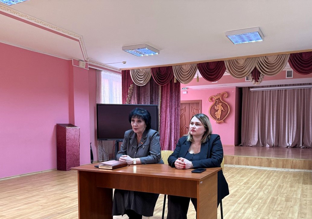 Сегодня, 16 февраля, в Советском внутригородском районе, в рамках поручения Главы ДНР Дениса Пушилина, председатель Макеевского городского совета Валентина Харлашка провела встречу с трудовым коллективом Детской школы...