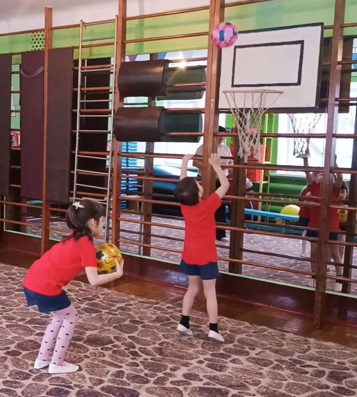 В ГБДОУ "ДЕТСКИЙ САД № 38 Г.О. МАКЕЕВКА" ДНР воспитатель старшей речевой группы Сергеева Л.Н. успешно реализовала образовательный проект "Баскетбол – командный вид спорта" В ГБДОУ "ДЕТСКИЙ САД № 38 Г.О. МАКЕЕВКА" ДНР воспитатель старшей речевой группы Сергеева Л.Н. успешно реализовала образовательный проект "Баскетбол – командный вид спорта"