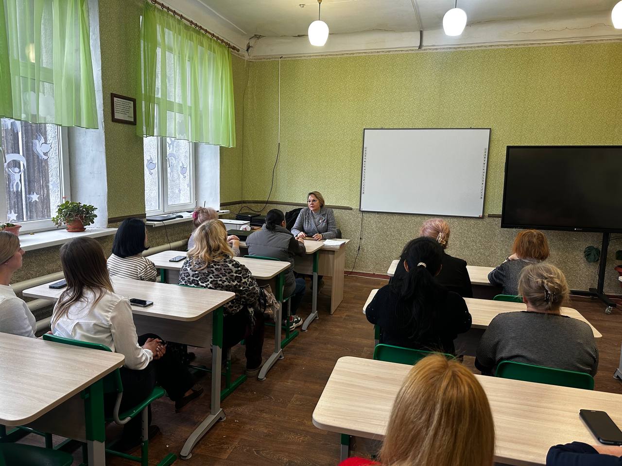 Сегодня, 19 февраля, депутат Макеевского городского совета Татьяна Репунова провела встречу с коллективом ГБОУ "Средняя школа № 11 городского округа Макеевка" Донецкой Народной Республики, в рамках поручения Главы ДНР Дениса... Сегодня, 19 февраля, депутат Макеевского городского совета Татьяна Репунова провела встречу с коллективом ГБОУ "Средняя школа № 11 городского округа Макеевка" Донецкой Народной Республики, в рамках поручения Главы ДНР Дениса...