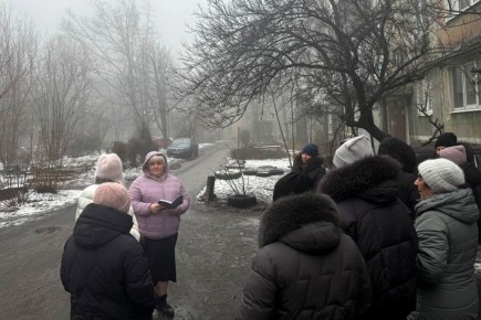 19 февраля депутат Макеевского городского совета Оксана Бевцык провела встречу с жителями 2 микрорайона возле дома 4