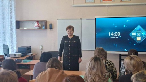 Заместитель главы Администрации городского округа Макеевка Ирина Лях провела встречу с населением на подведомственной территории по адресу: г. Макеевка, ул. Городецкая, 1Г