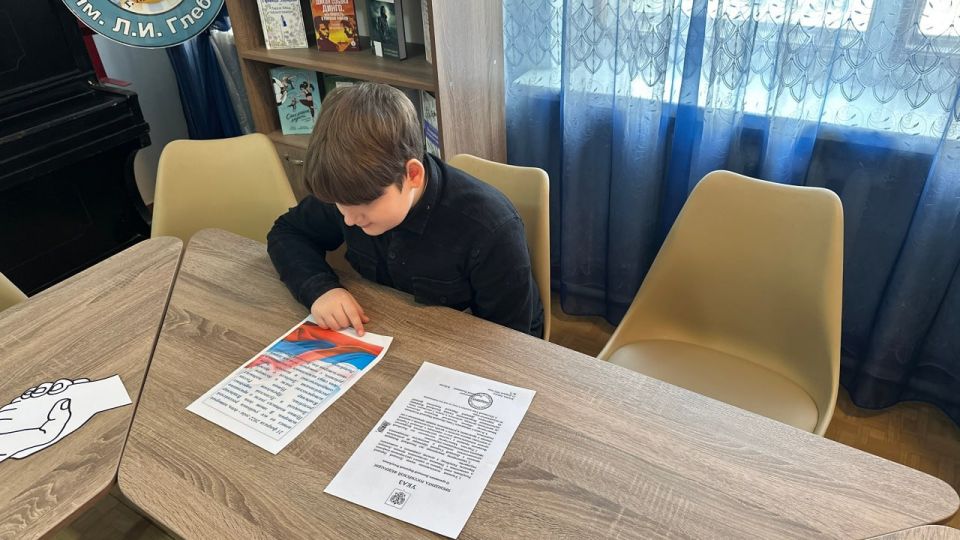 20 февраля в детской библиотеке им. Л.И. Глебова проведена патриотическая акция «Вновь в единстве с Россией» посвящённая Годовщине признания Донецкой Народной Республики 20 февраля в детской библиотеке им. Л.И. Глебова проведена патриотическая акция «Вновь в единстве с Россией» посвящённая Годовщине признания Донецкой Народной Республики