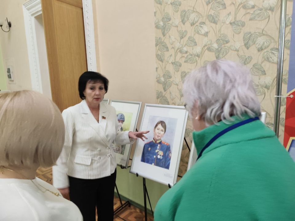 Валентина Харлашка: В преддверии Дня защитника Отечества посетила выставку творческих работ макеевчан Валентина Харлашка: В преддверии Дня защитника Отечества посетила выставку творческих работ макеевчан