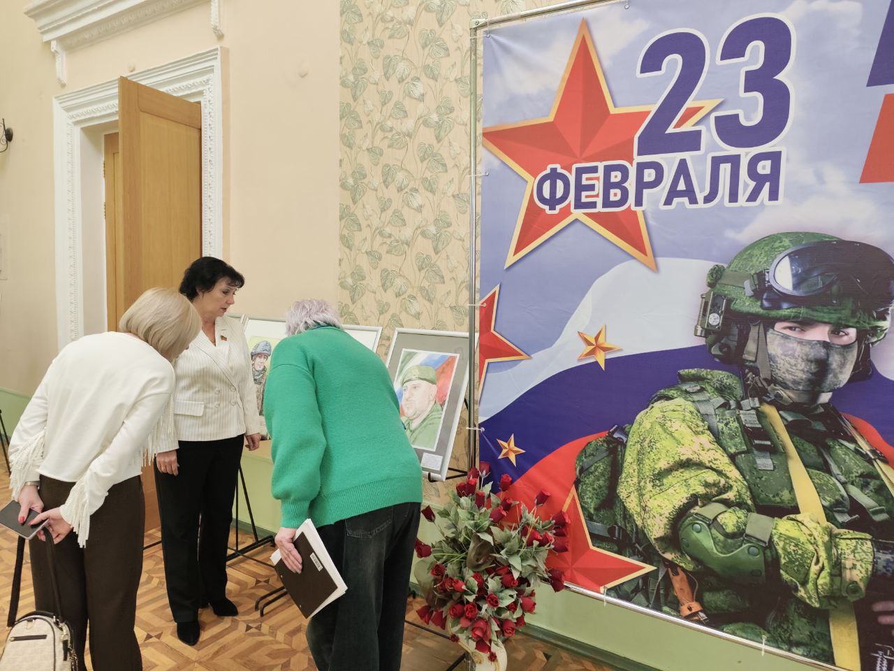 Валентина Харлашка: В преддверии Дня защитника Отечества посетила выставку творческих работ макеевчан