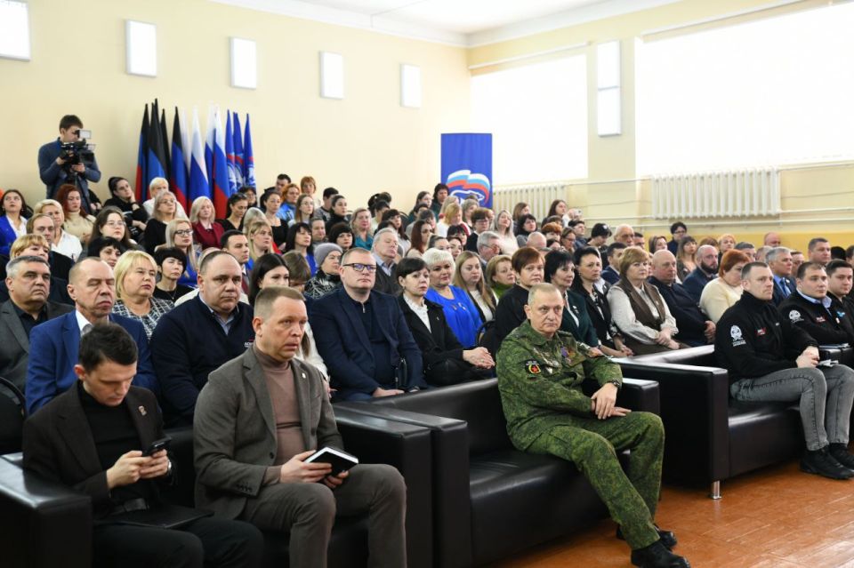 Депутаты Народного Совета приняли участие в Муниципальном форуме «Возрождаем Донбасс вместе с «Единой Россией»» в Макеевке Депутаты Народного Совета приняли участие в Муниципальном форуме «Возрождаем Донбасс вместе с «Единой Россией»» в Макеевке