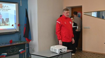 В преддверии Дня защитника Отечества ГБОУ "СШ № 49 Г.О. МАКЕЕВКА" почтила память Михаила Викторовича Мишина, открыв Парту Героя В преддверии Дня защитника Отечества ГБОУ "СШ № 49 Г.О. МАКЕЕВКА" почтила память Михаила Викторовича Мишина, открыв Парту Героя