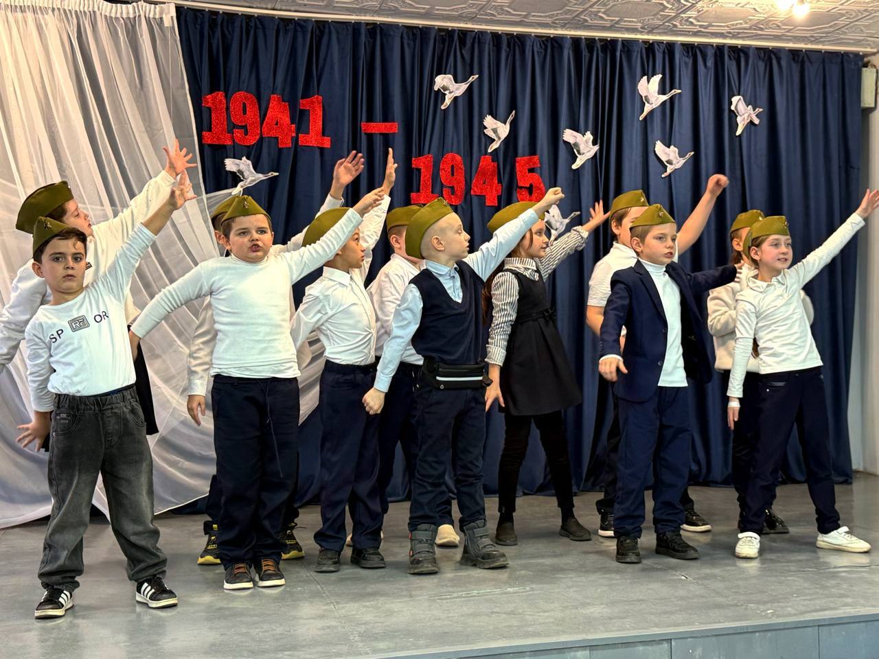 Маленькие сердца, большая история: военно-патриотический концерт в Макеевке Маленькие сердца, большая история: военно-патриотический концерт в Макеевке