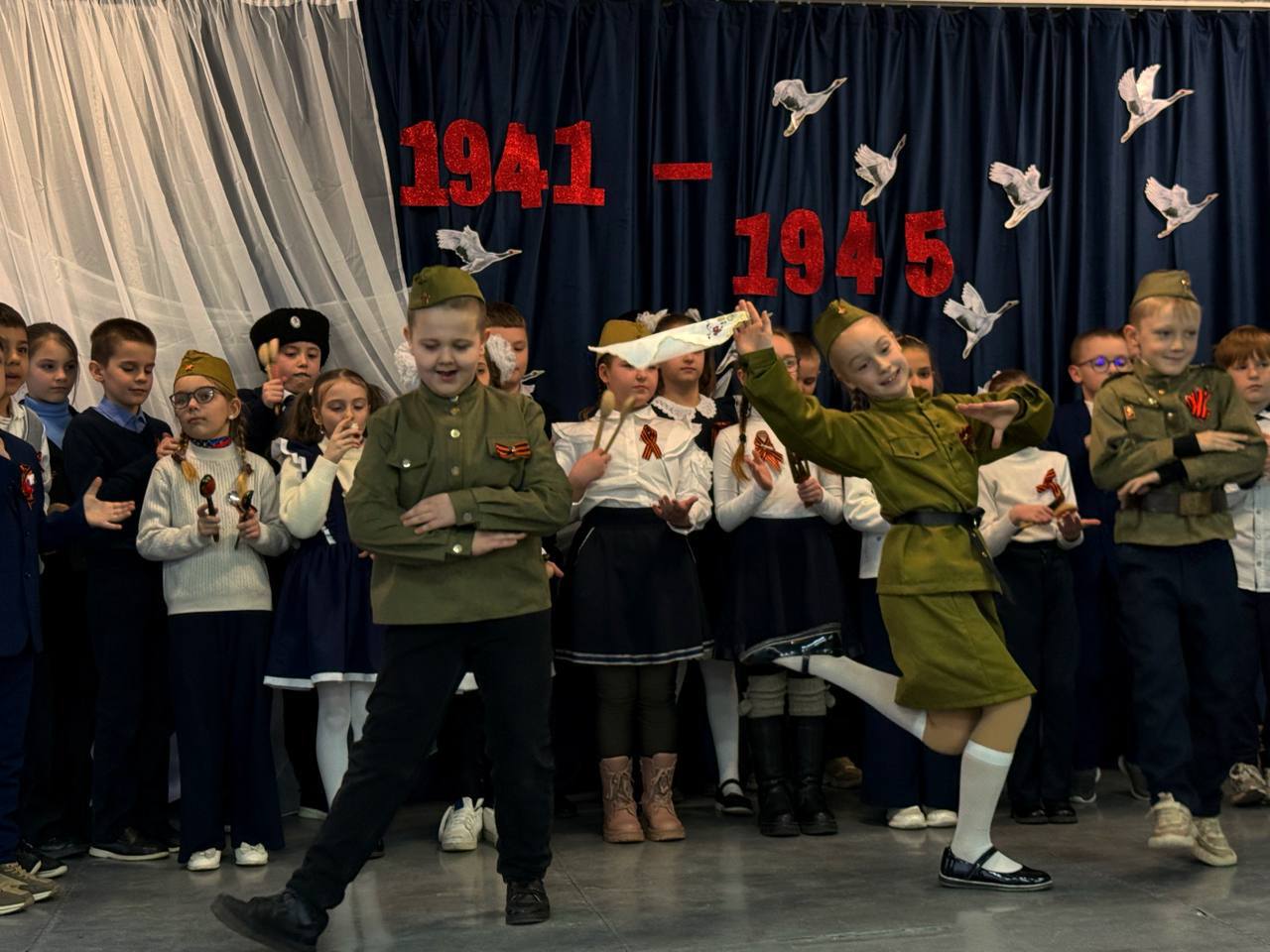 Маленькие сердца, большая история: военно-патриотический концерт в Макеевке Маленькие сердца, большая история: военно-патриотический концерт в Макеевке