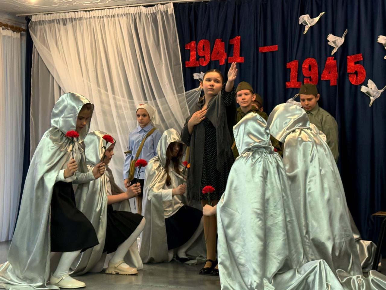 Маленькие сердца, большая история: военно-патриотический концерт в Макеевке Маленькие сердца, большая история: военно-патриотический концерт в Макеевке